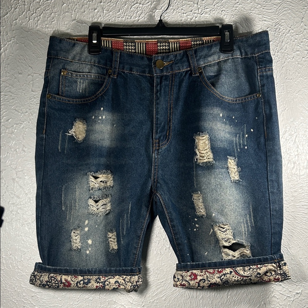 QIUM Fashion Shorts Distressed Heritage Jean Shorts NWOT
Stylish Jean Shorts